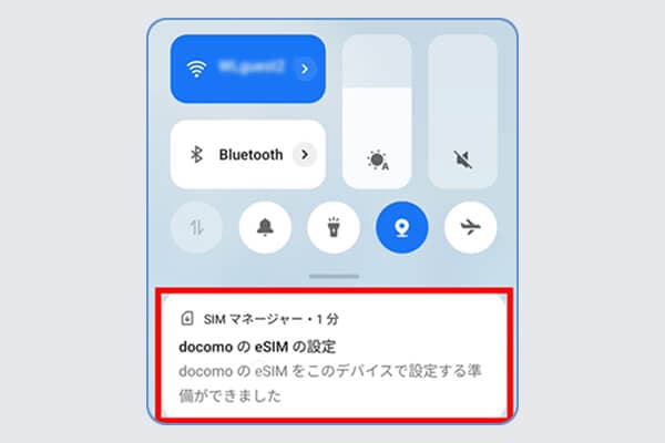 「docomo の eSIM の設定」の通知をタップ